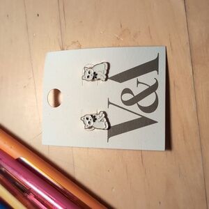 NWT Victoria & Albert Museum White Cat Earrings